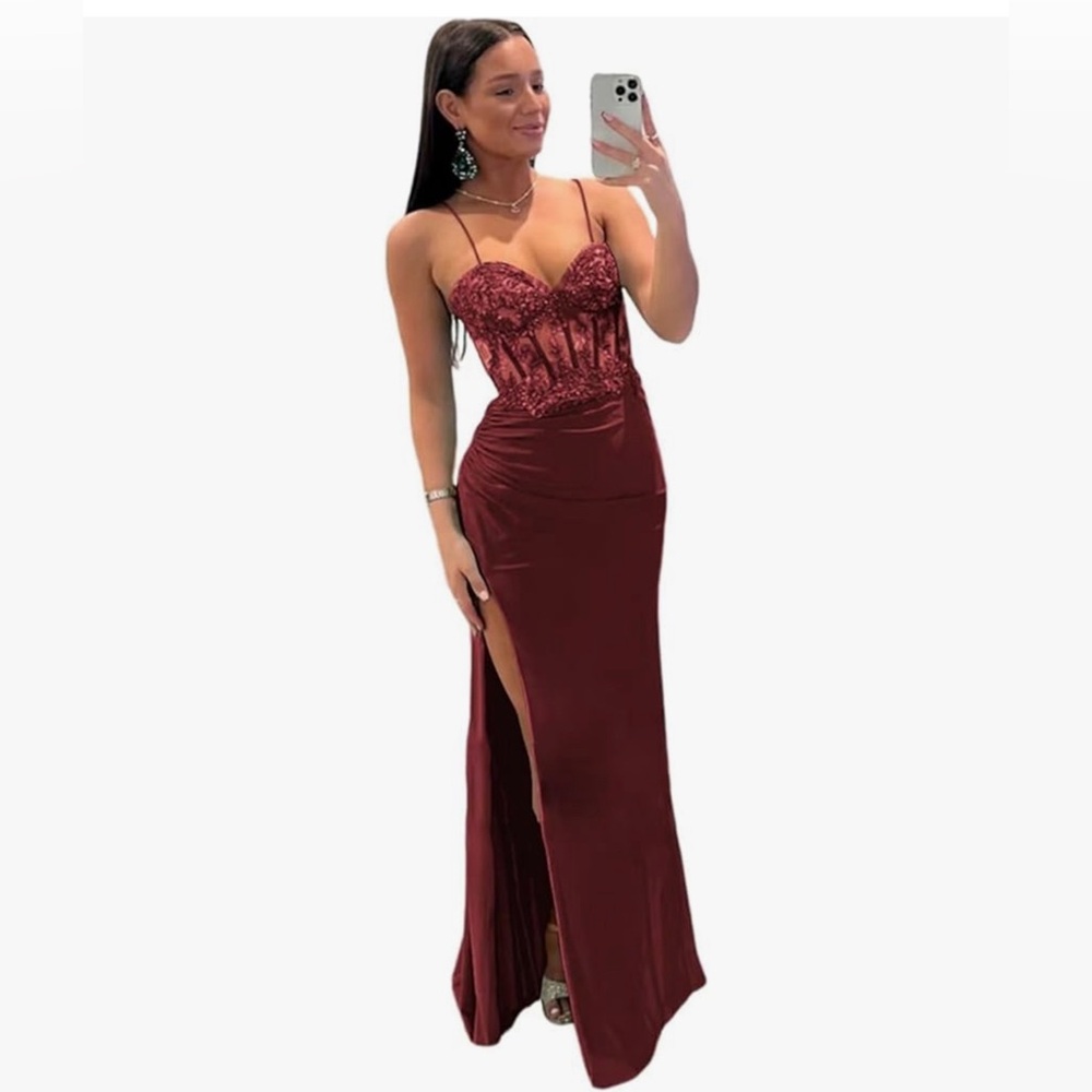 NWT-Satin formal, size 4, color Burgundy, purch brand new, dtr chose diff dress
